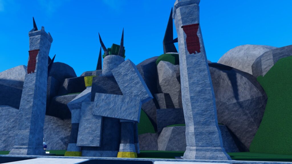 Feature image for our Rogue Piece races guide. It shows a screenshot form inside Rogue Piece, showing a huge statue of a figure with horns sitting on a throne.
